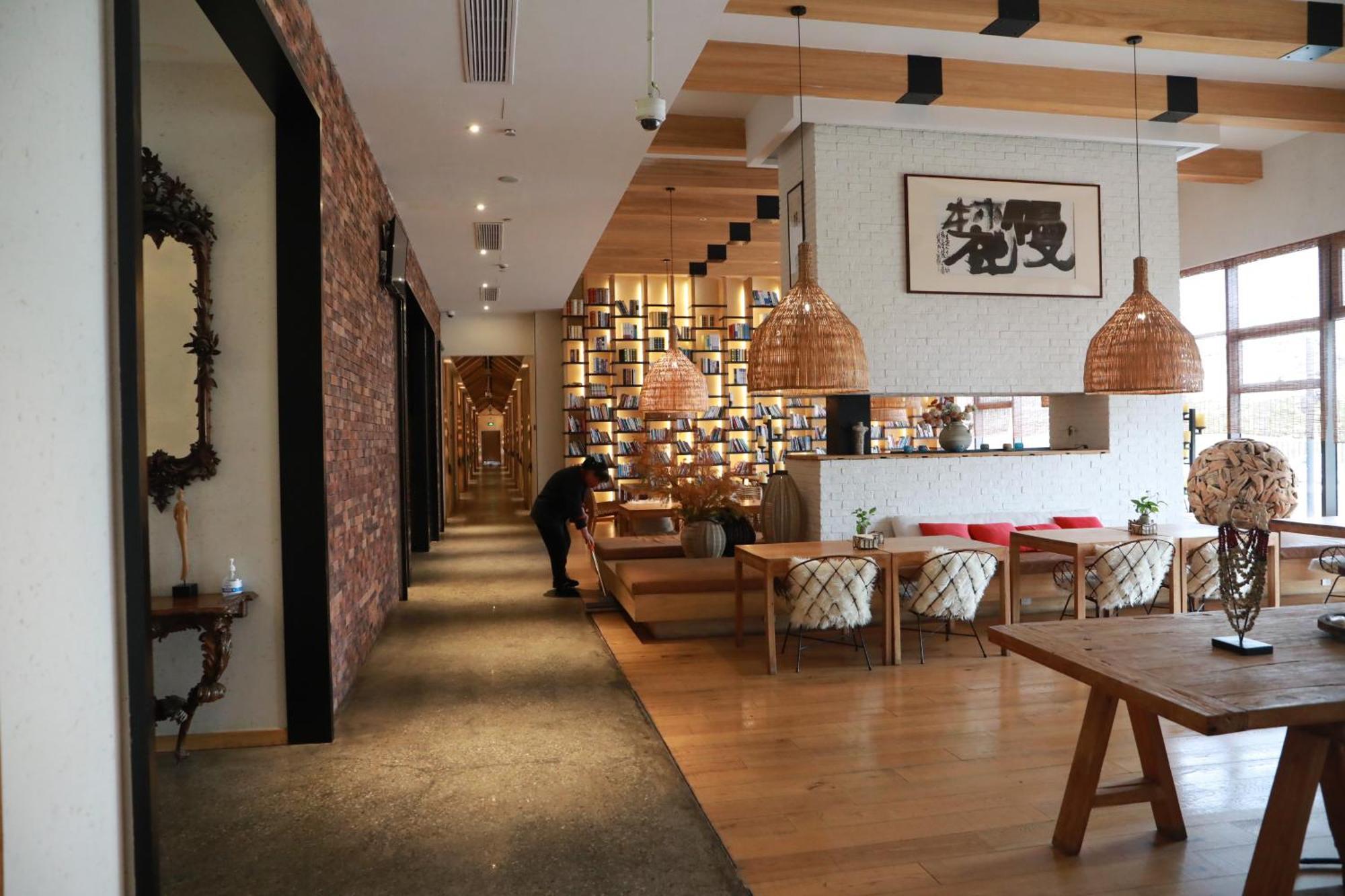 Manli Hotel Shanghai Pudong Airport - Pet Friendly Exterior photo